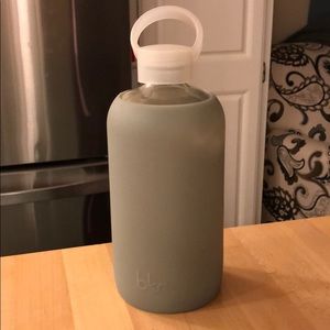 Bkr glass water bottle with sleeve